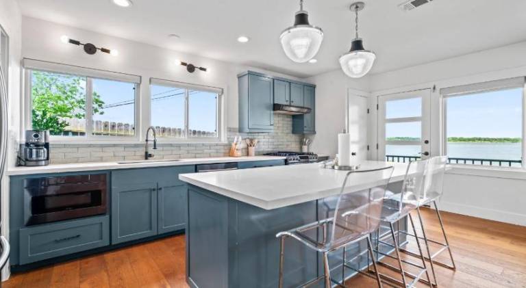 Relax in Style – 5BR Home w Pool Hot Tub Stunning Harbor Views — photo 5
