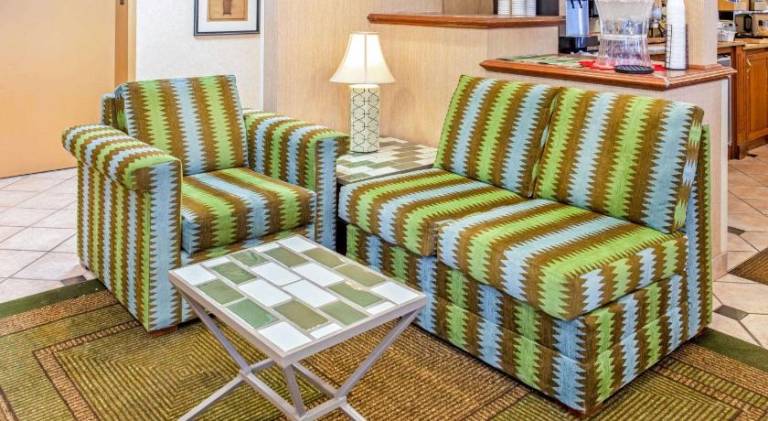La Quinta Inn by Wyndham Milwaukee Airport / Oak Creek — photo 5