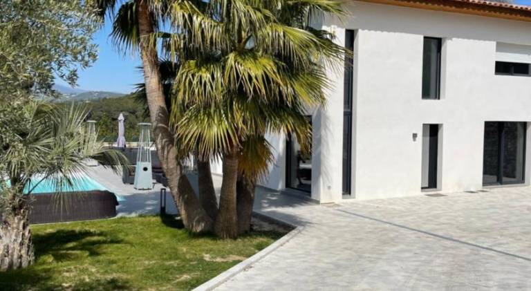 Villa with pool in Valbonne