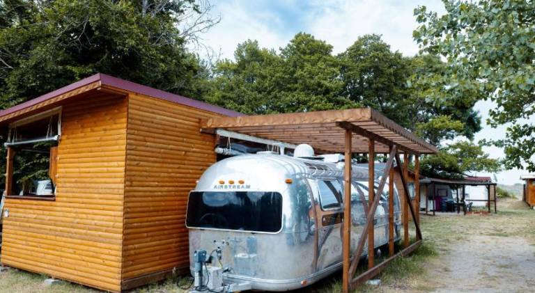 Luxury Vintage Airstream RV/Caravan Retro Charm Meets Comfort in Burgas