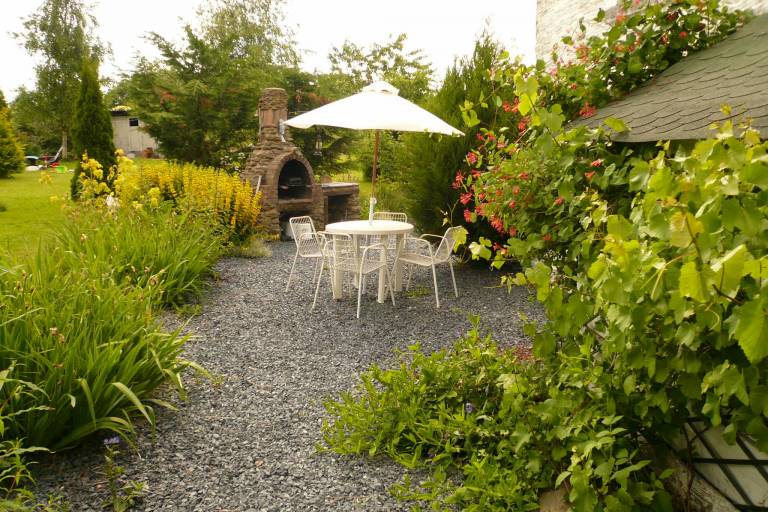 Vacation home with terrace, barbeque & yard | Nature view — photo 4