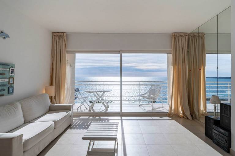 Beautiful studio with great sea view