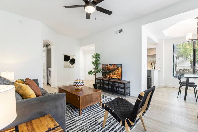 4BR TWO CozySuites at Kierland Commons with pool — photo 2