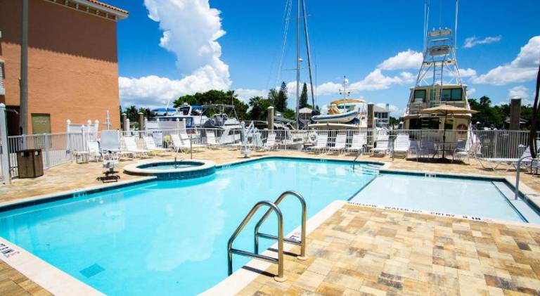 Serviced apartment with terrace, pool & jacuzzi | Beach nearby | Pets are welcome — photo 3