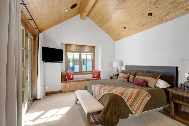 Cabin with terrace & private pool — photo 3