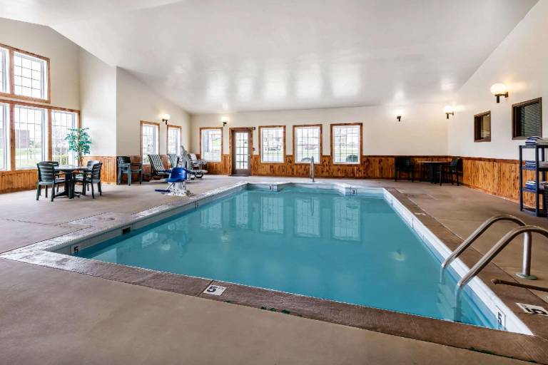 Econo Lodge Inn & Suites Dickson in Dickson, TN