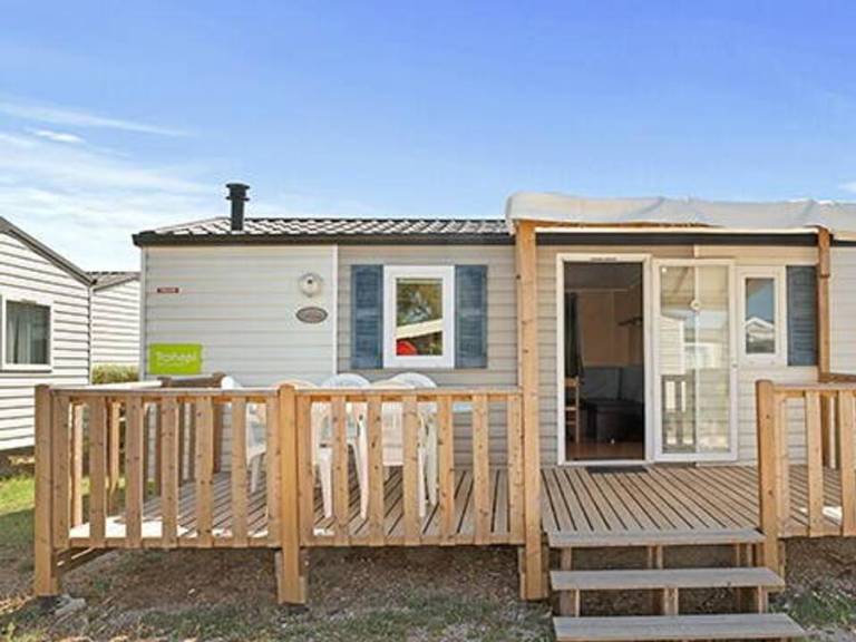 Child-friendly nice mobile home with pool & patio | Pet-friendly — photo 4