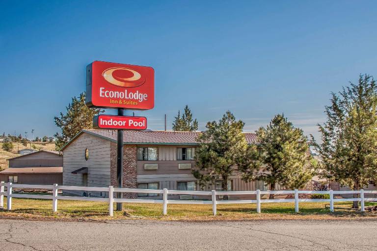 Econo Lodge Inn & Suites Madras in Madras, OR