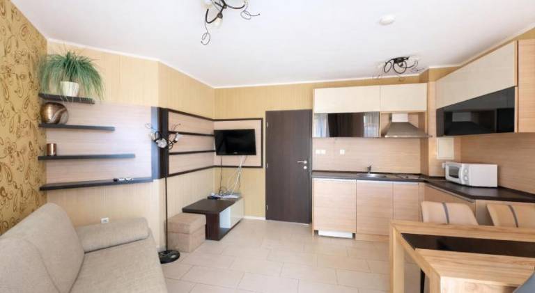 Rental apartment with pool & hot tub — photo 5
