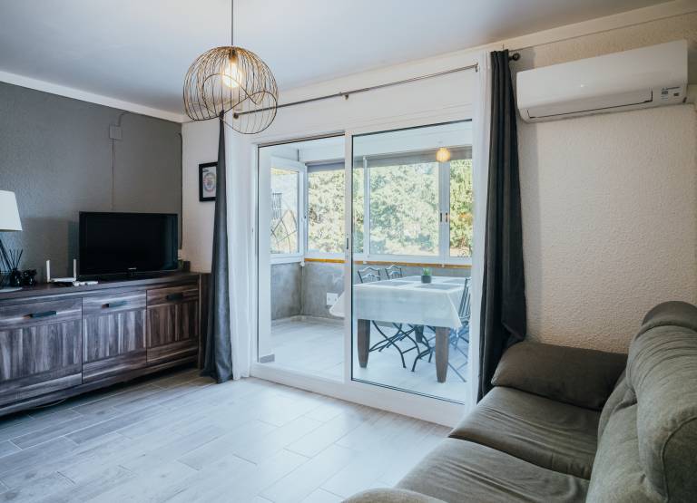 Apartment with patio & pool | Pets are welcome — photo 4