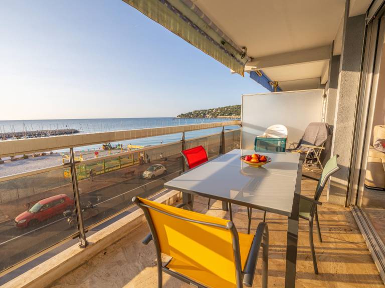 Spacious air-conditioned studio near center and beaches, sea view terrace — photo 2