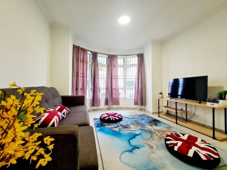 Ample house with pool & yard | Pet-friendly — photo 2