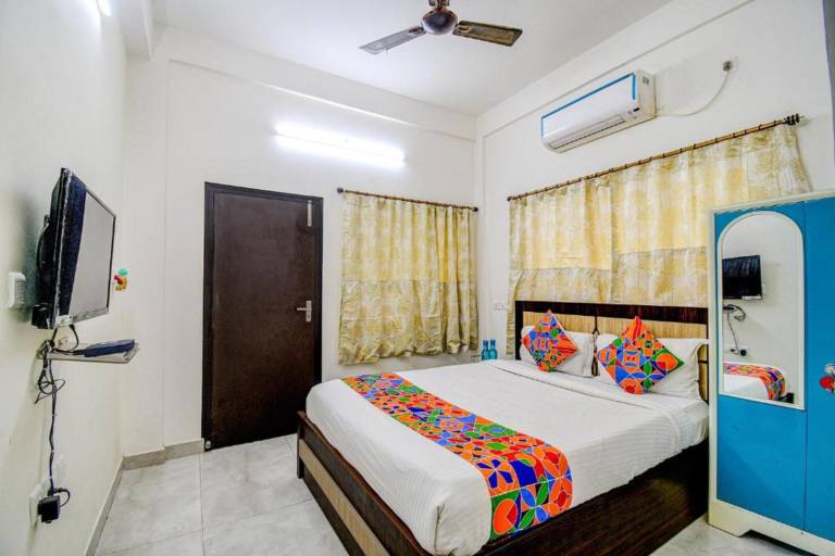 FabHotel Moon Residency