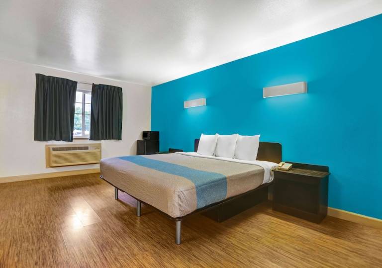 Motel  Redding