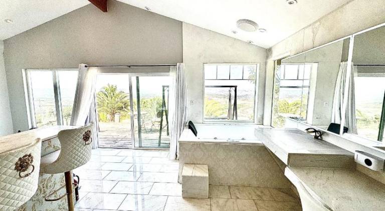 Vintoca Luxury Honeymoon Suite Farm Retreat — photo 2
