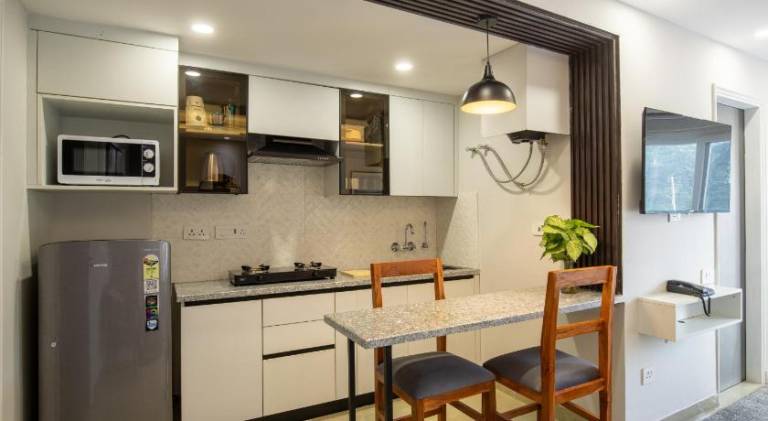 Apartment with patio — photo 3