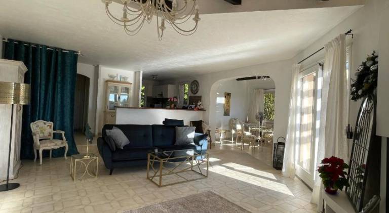 Fully equipped vacation home with grill, pool & patio | Pets are welcome in Valbonne