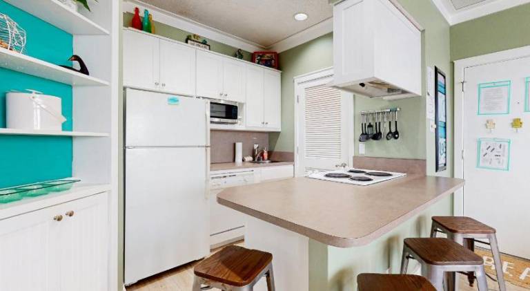 Rental apartment with pool & hot tub — photo 4