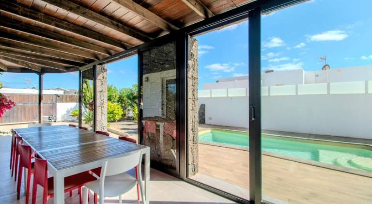 Villa with grill, patio & private pool — photo 4