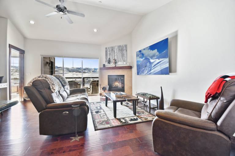 Spacious Hot Tub 2 Living Rooms Lake Access