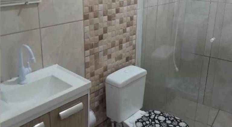 Quarto completo com banheiro privado in Penha