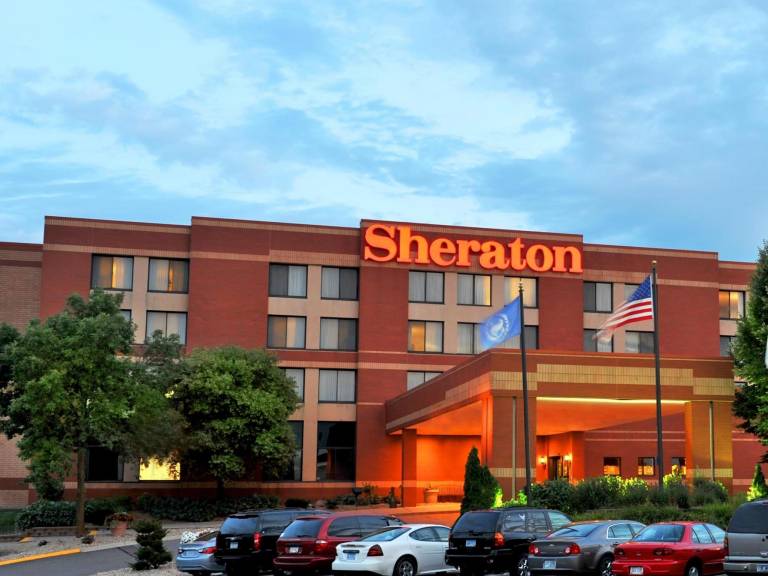 Sheraton Minneapolis West Hotel in Minnetonka, MN