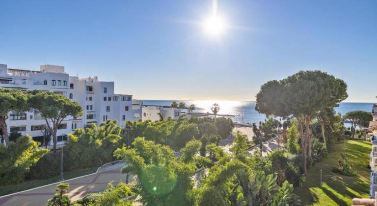 Holiday apartment with pool, yard & terrace | Beach nearby | Pet-friendly — photo 4