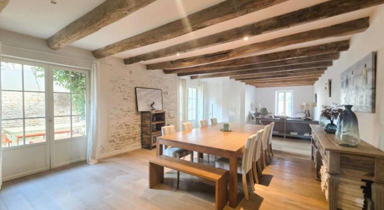 Vacation home with barbecue, patio & garden in Le Bois-Plage-en-Re