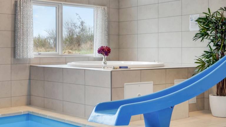House with jacuzzi, barbecue & terrace — photo 3