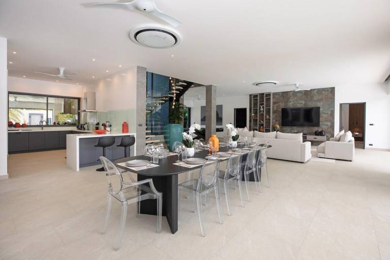 Vacation home with grill, pool & hot tub — photo 4