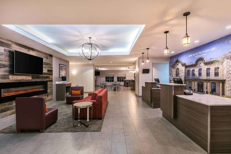 La Quinta Inn & Suites by Wyndham Fredericksburg — photo 2