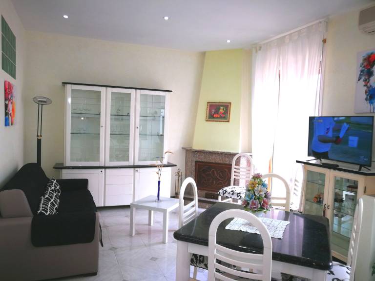 Family-friendly rental apartment with yard | City view | Beach nearby | Pets allowed — photo 5