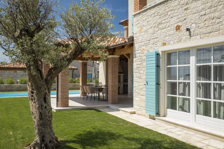 Fully equipped big villa with garden, BBQ & pool | Pool view | Pets allowed — photo 2