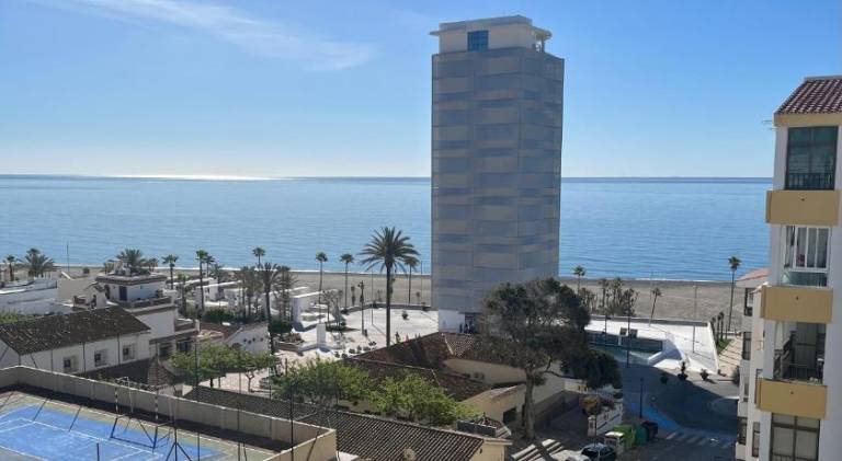 Rental apartment with patio in Estepona
