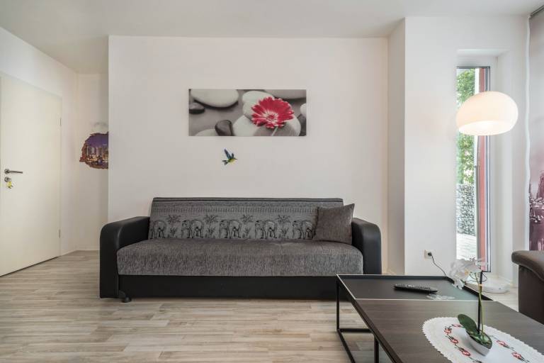 Rental apartment with garden & terrace — photo 4
