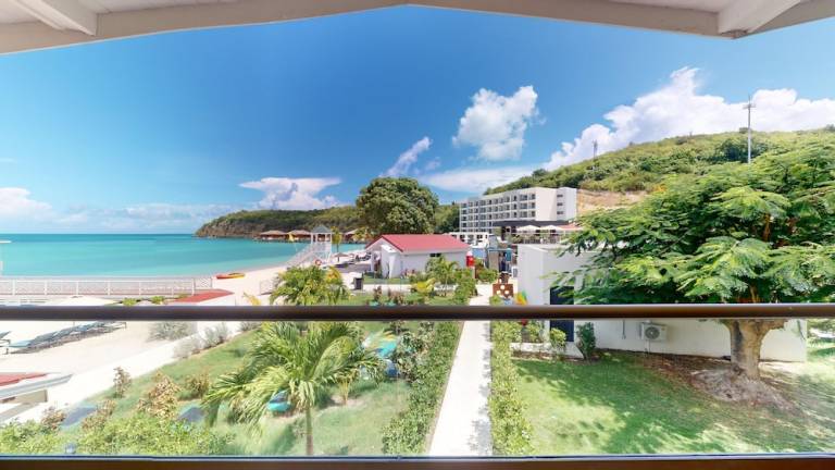 Resort  Dickenson Bay