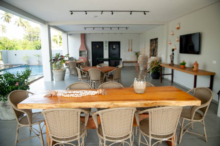 Apartment with pool & grill | Water view — photo 4