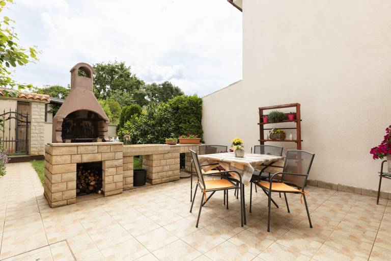 Holiday apartment with terrace & BBQ — photo 4