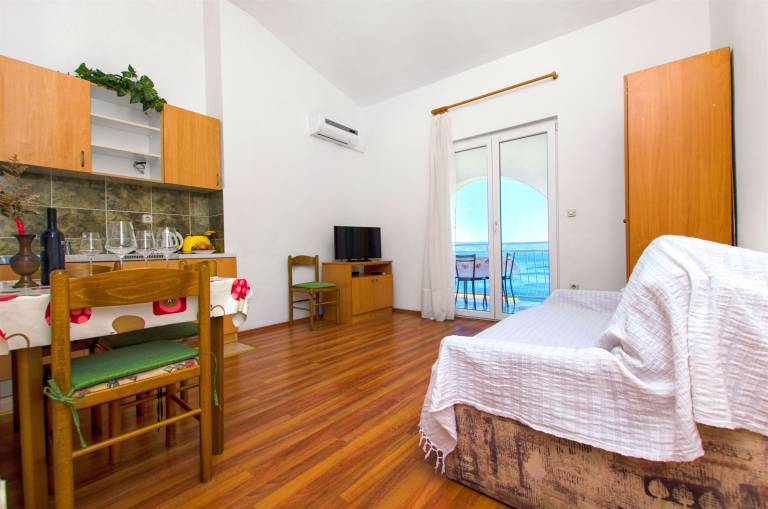 Apartment with patio & barbeque | Sea view — photo 2