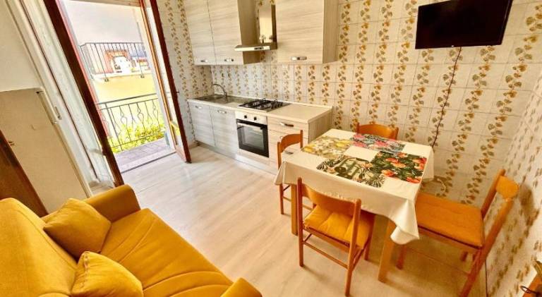 Rental apartment with 2 rooms for 5 persons in Camerano