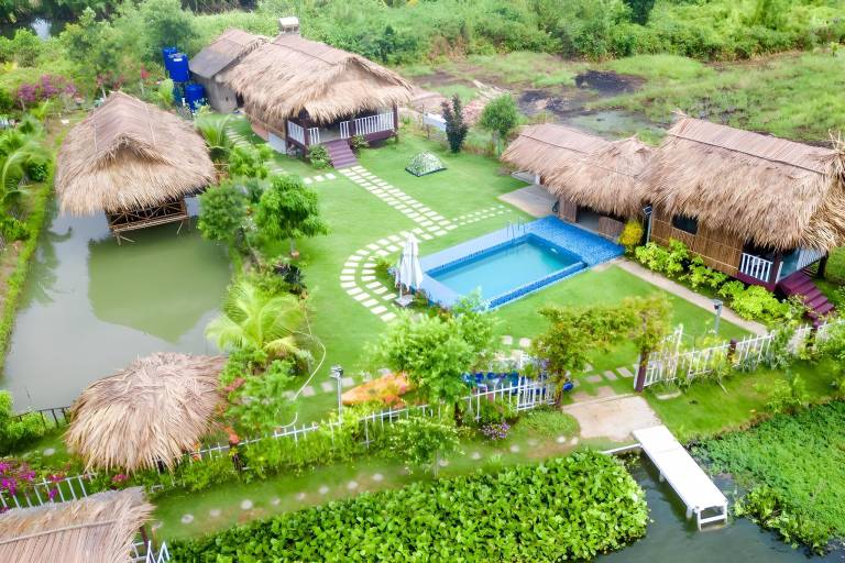 House with barbecue, garden & pool | Good for workation | Pets are welcome in Ho Chi Minh City