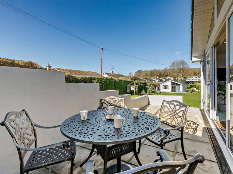 Vacation home with pool | Water view in Paignton
