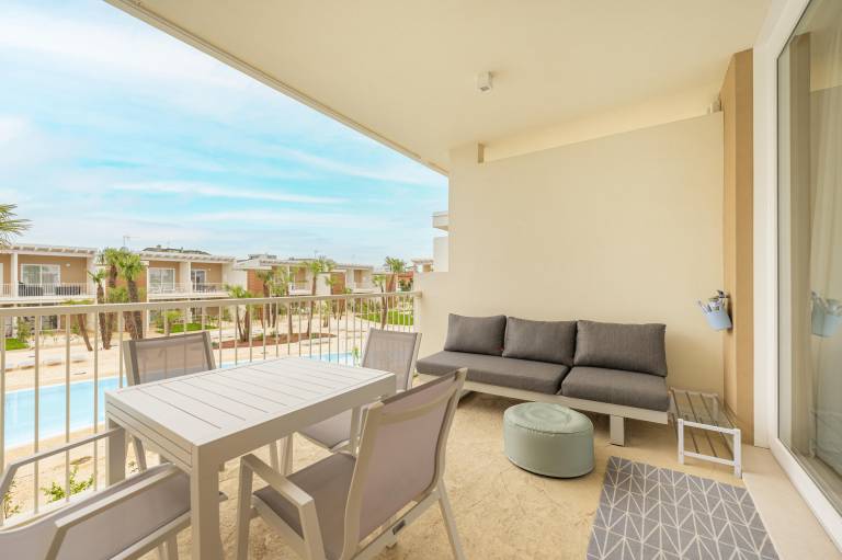 Apartment with pool & patio | Pool view — photo 4