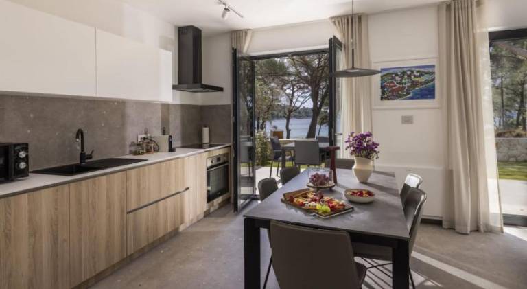 Holiday apartment with yard & terrace — photo 3