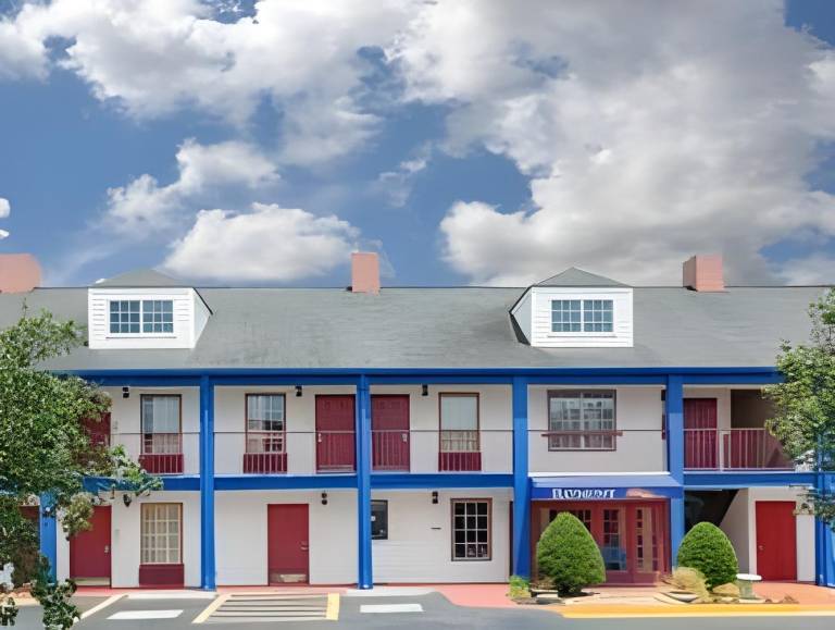 Baymont by Wyndham Warner Robins in Warner Robins, GA