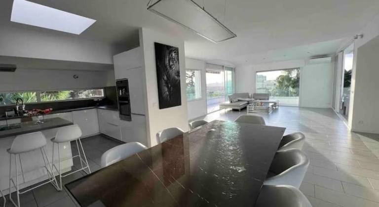 Villa with pool & hot tub — photo 5