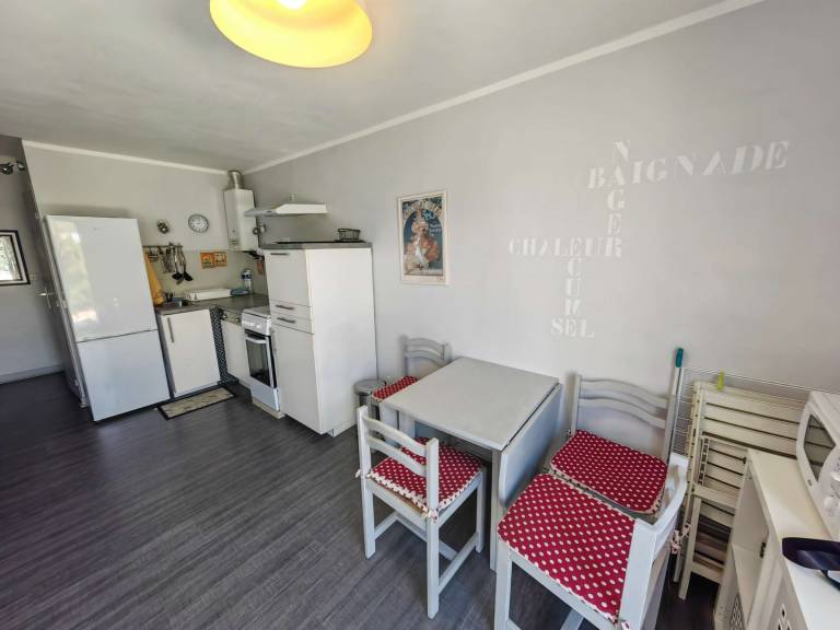Charming renovated T3 for 6, beachfront with private parking — photo 2