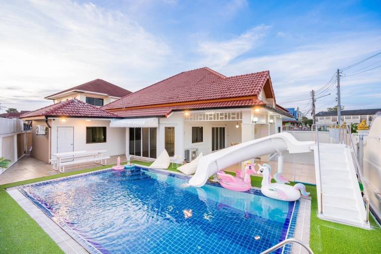 Villa with BBQ & pool | Suitable for remote work | Pets allowed in Pattaya