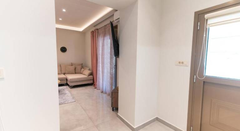 Apartment with terrace & garden — photo 5