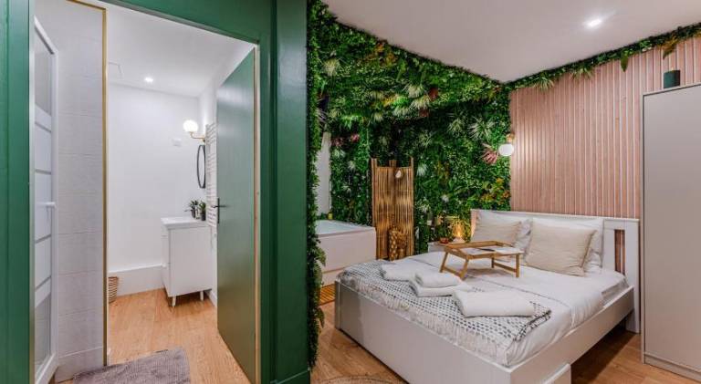 La Boetie, Cocon Central, Double Balneo Bathtub in Bordeaux